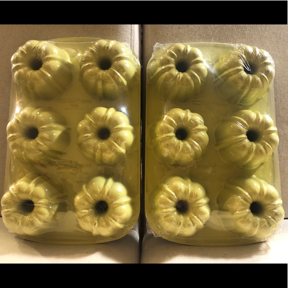 Nordic Ware Vintage Yellow Bundt lette Cake Pans